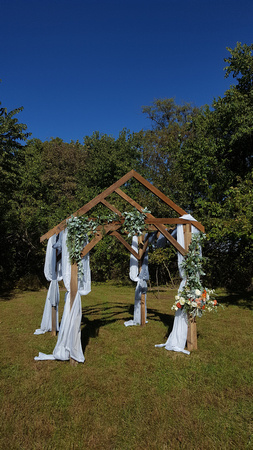 Another arbor option: Free! No decor included.